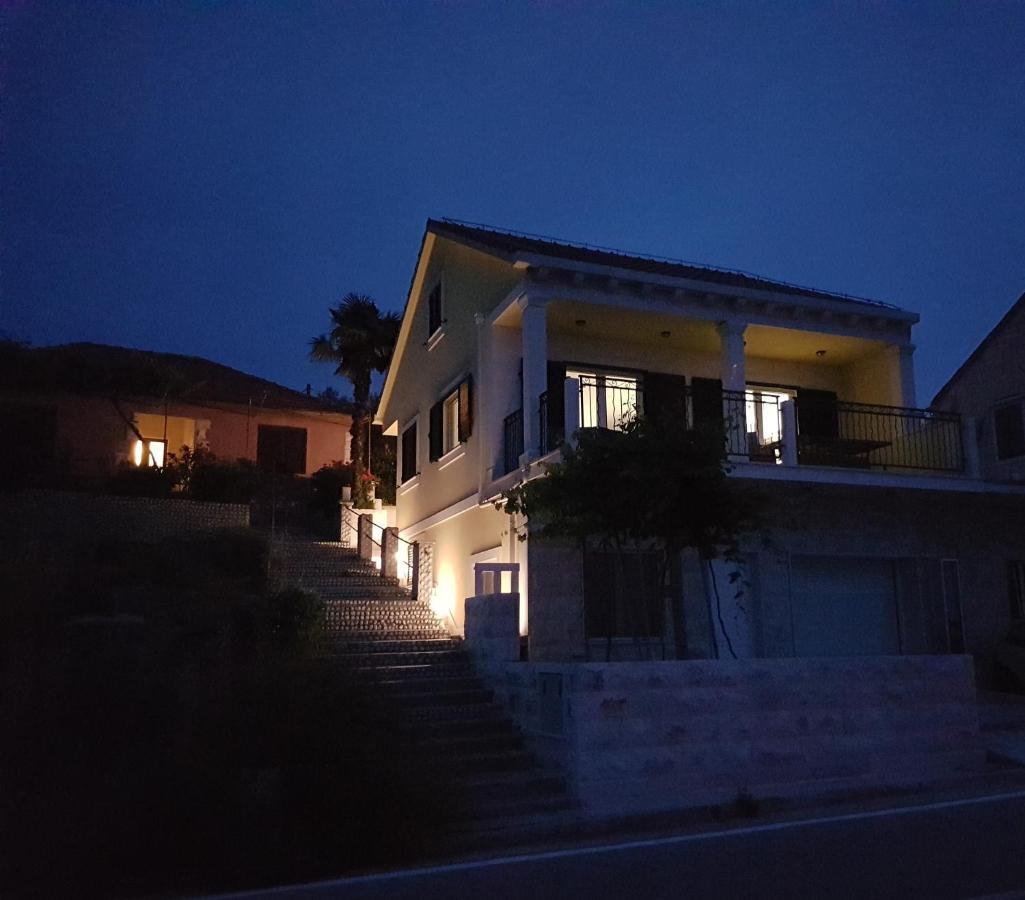 Aria Apartment Сумартин Екстериор снимка